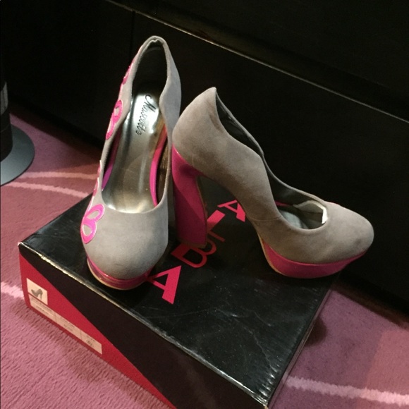 Shoes - Picture 2 of 3